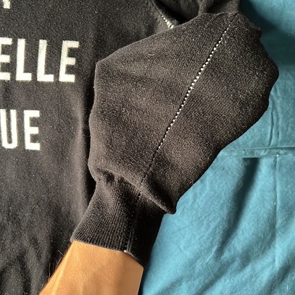 Black & white Graphic sweater w/ french La Nouvelle Vague writing “the new wave” - Picture 4 of 8